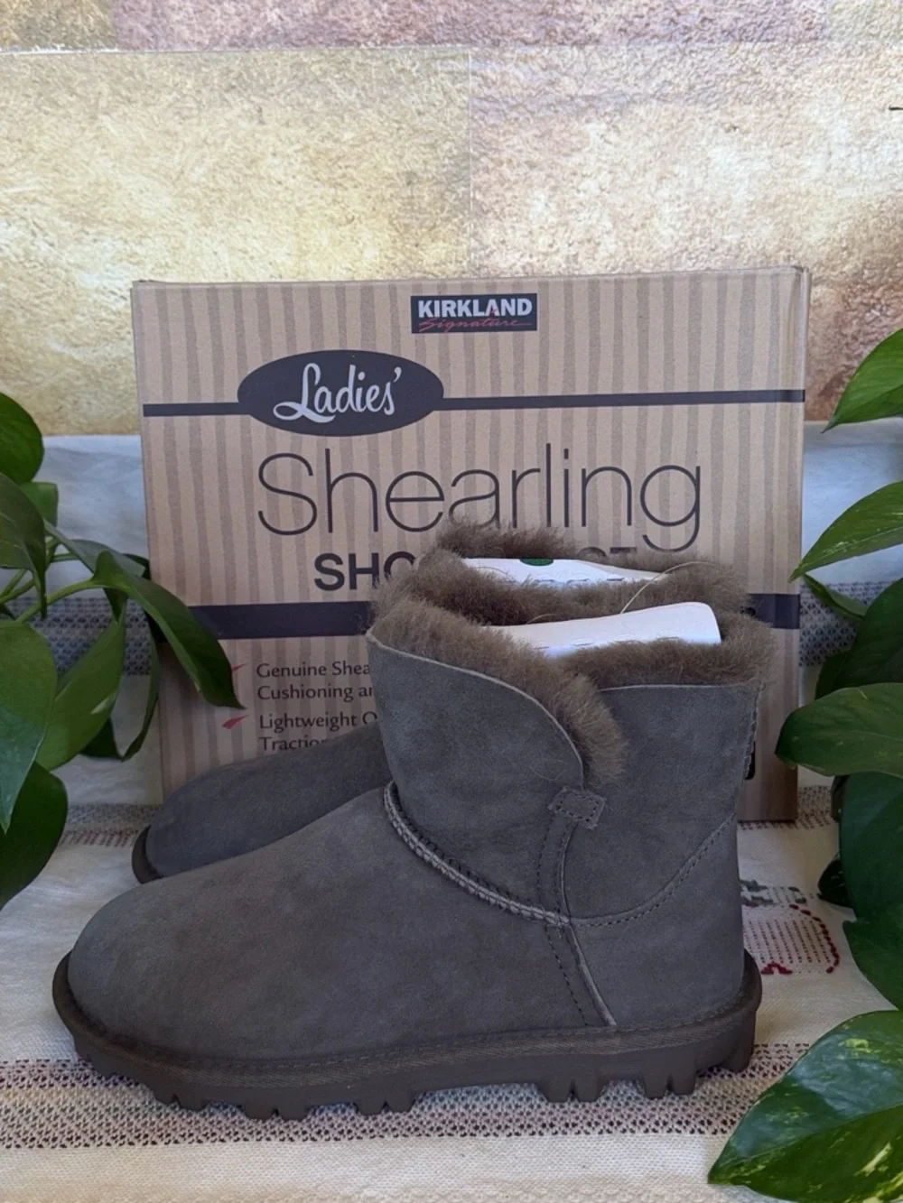 NEW Kirkland Signature Women’s Shearling Fur Grey Winter Short Boots, Size 6
